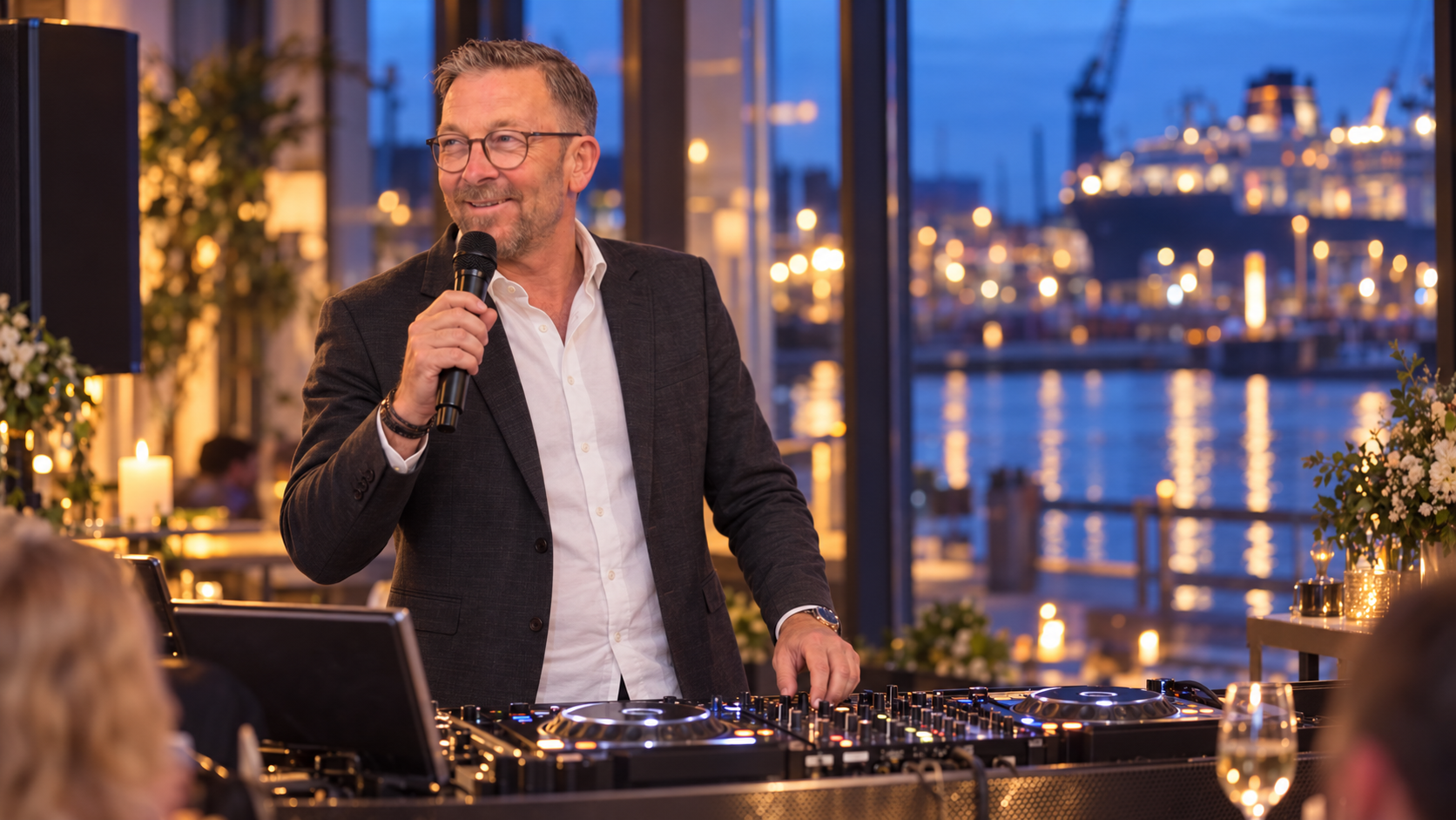 DJ & Moderator Rüdiger Barten im Hafenrestaurant in Leer